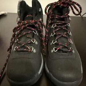 Brand new! Columbia Newton Ridge Hiking Books